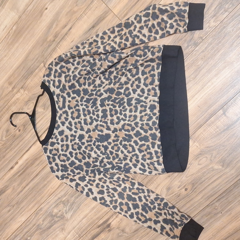 Cheetah print light sweatshirt